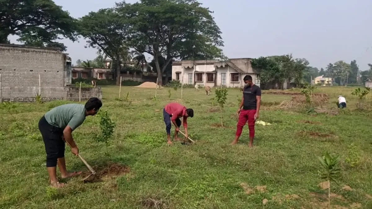 Plantation drive by Bhubaneswari Club