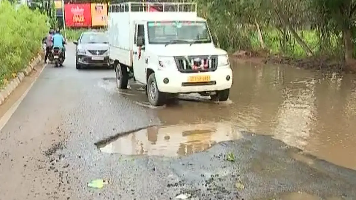 Nandankanan Zoo road in Bhubaneswar turns into nightmare for commuters