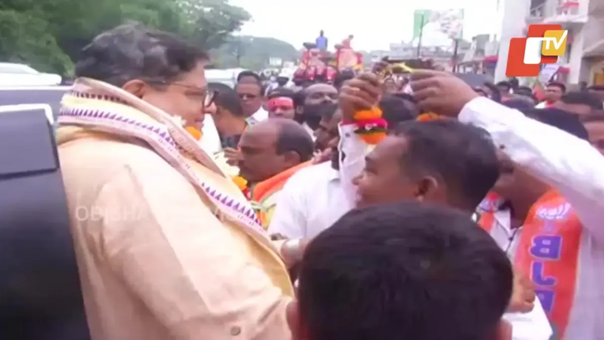 BJP Members Welcome Baijayant Panda At Kendrapara