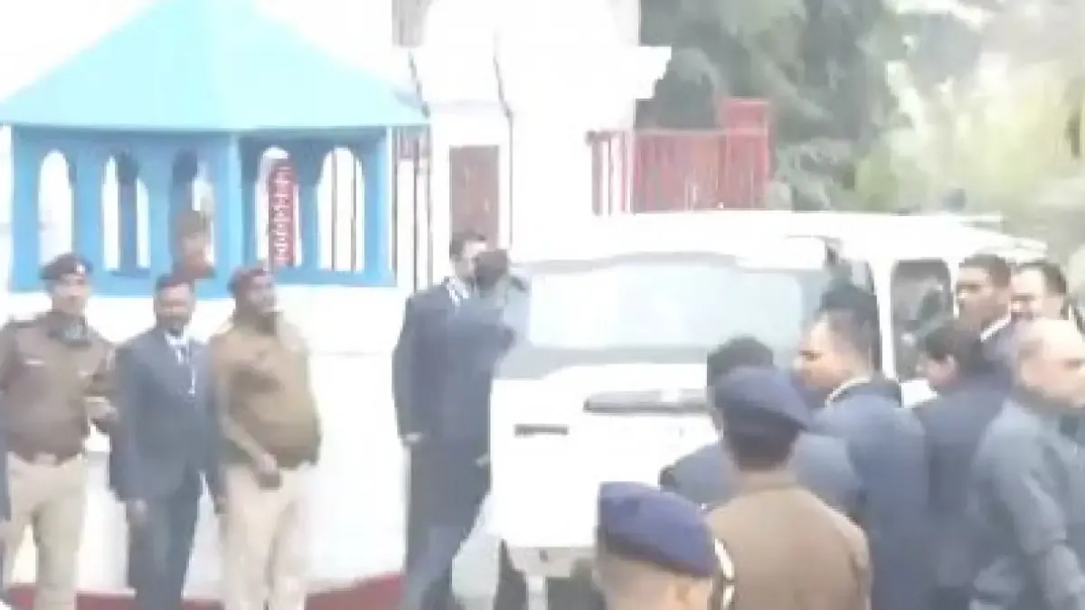 CM Nitish arrives at Raj Bhavan in Patna