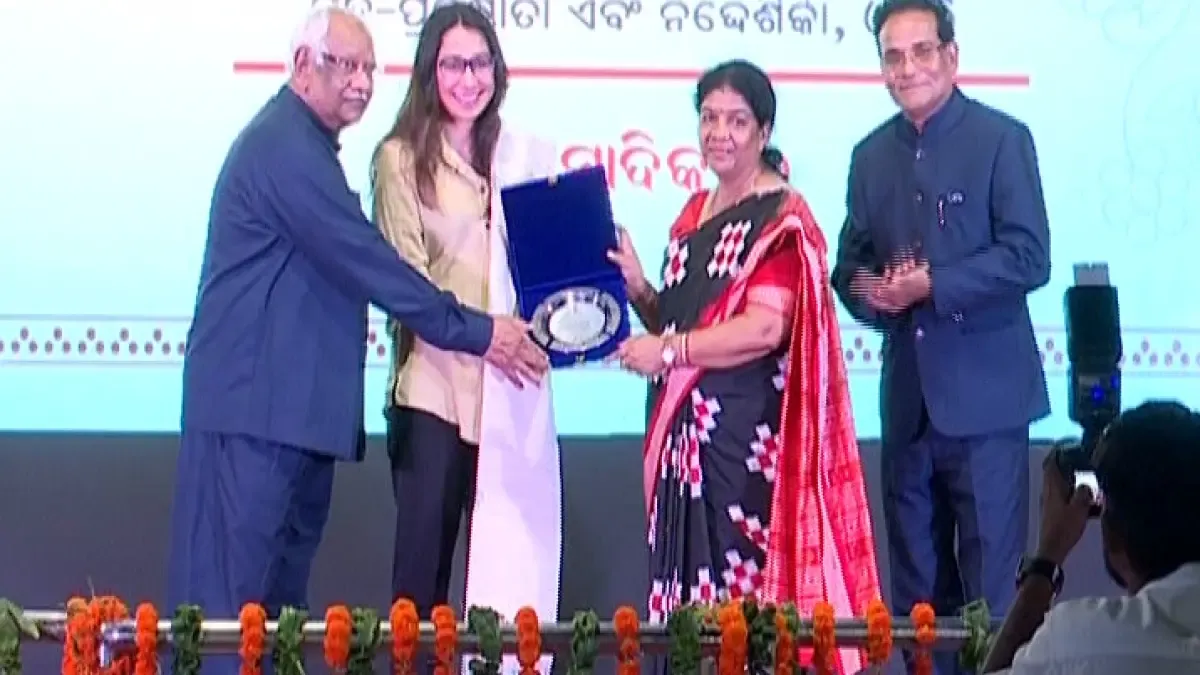 OTV&rsquo;s Digital Business Head Litisha Mangat Panda received the award on behalf of OTV MD