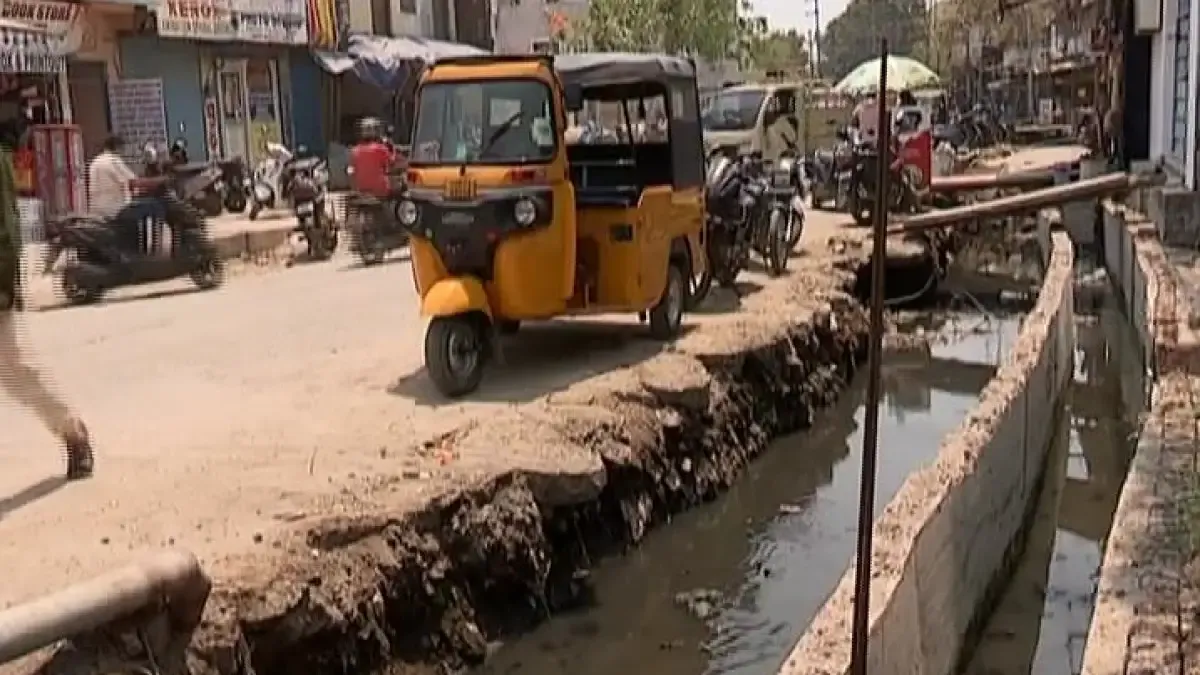 Under-constructed road in Berhampur