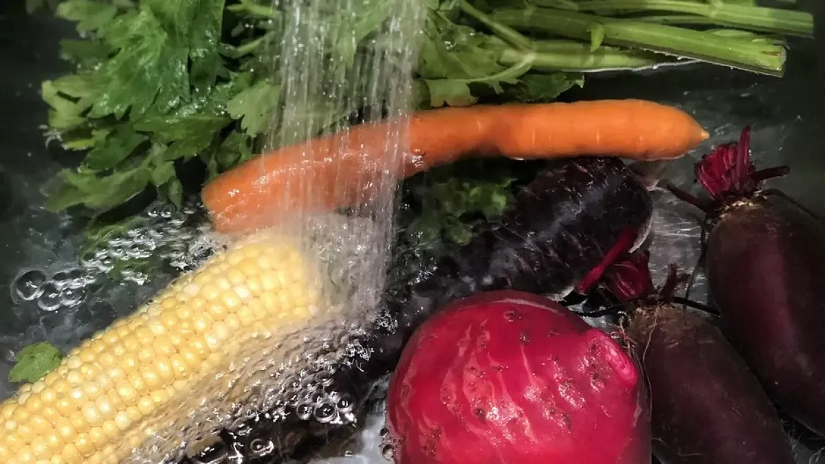 Washing vegetables