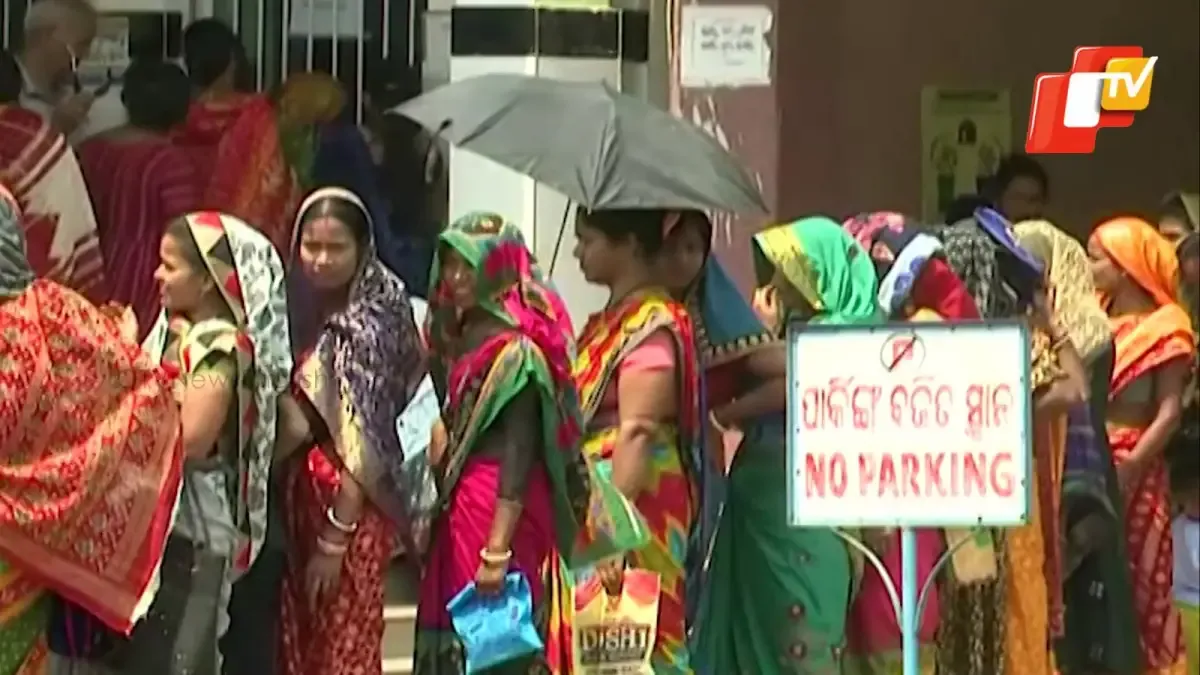 Patients and their attendants wait outside Balasore District Headquarters Hospital amid sweltering h