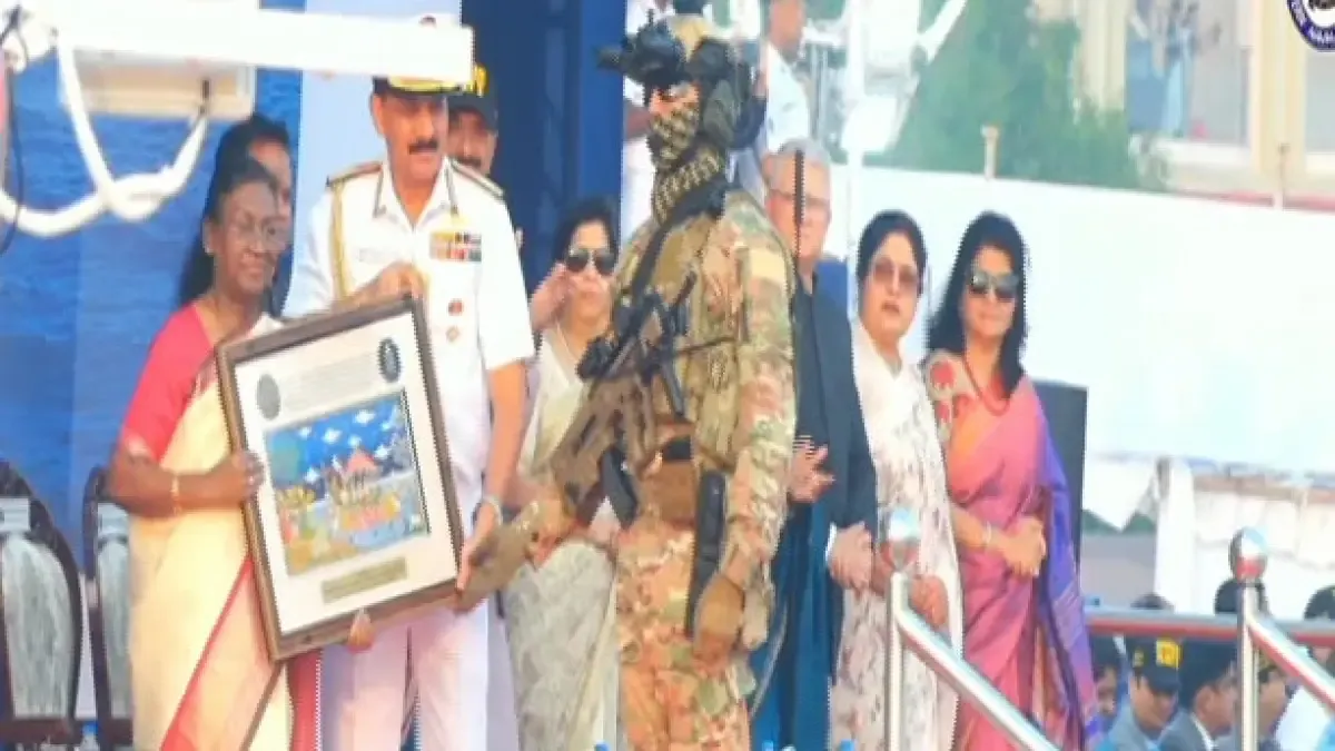 President Droupadi Murmu At Navy Day In Puri