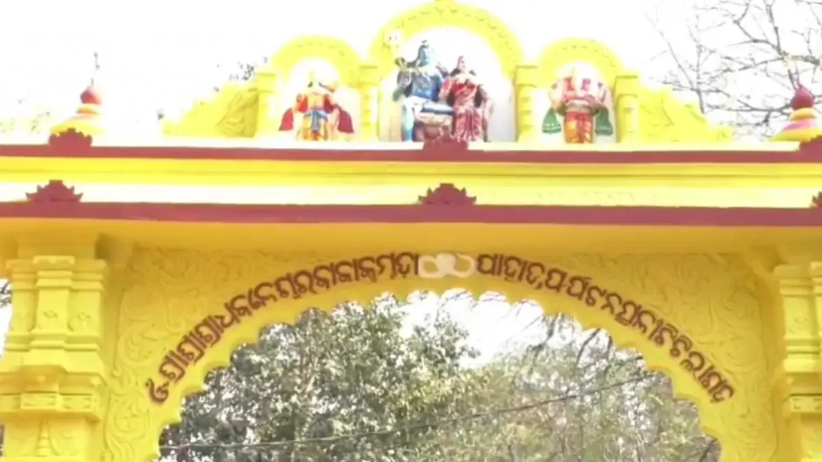 The entrance to the Dhabaleswar Temple in Titilagarh