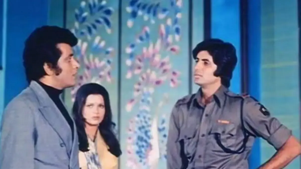 Amitabh Bachchan and Zeenat Aman With Manoj Kumar
