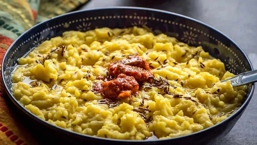 Khechudi with pickel