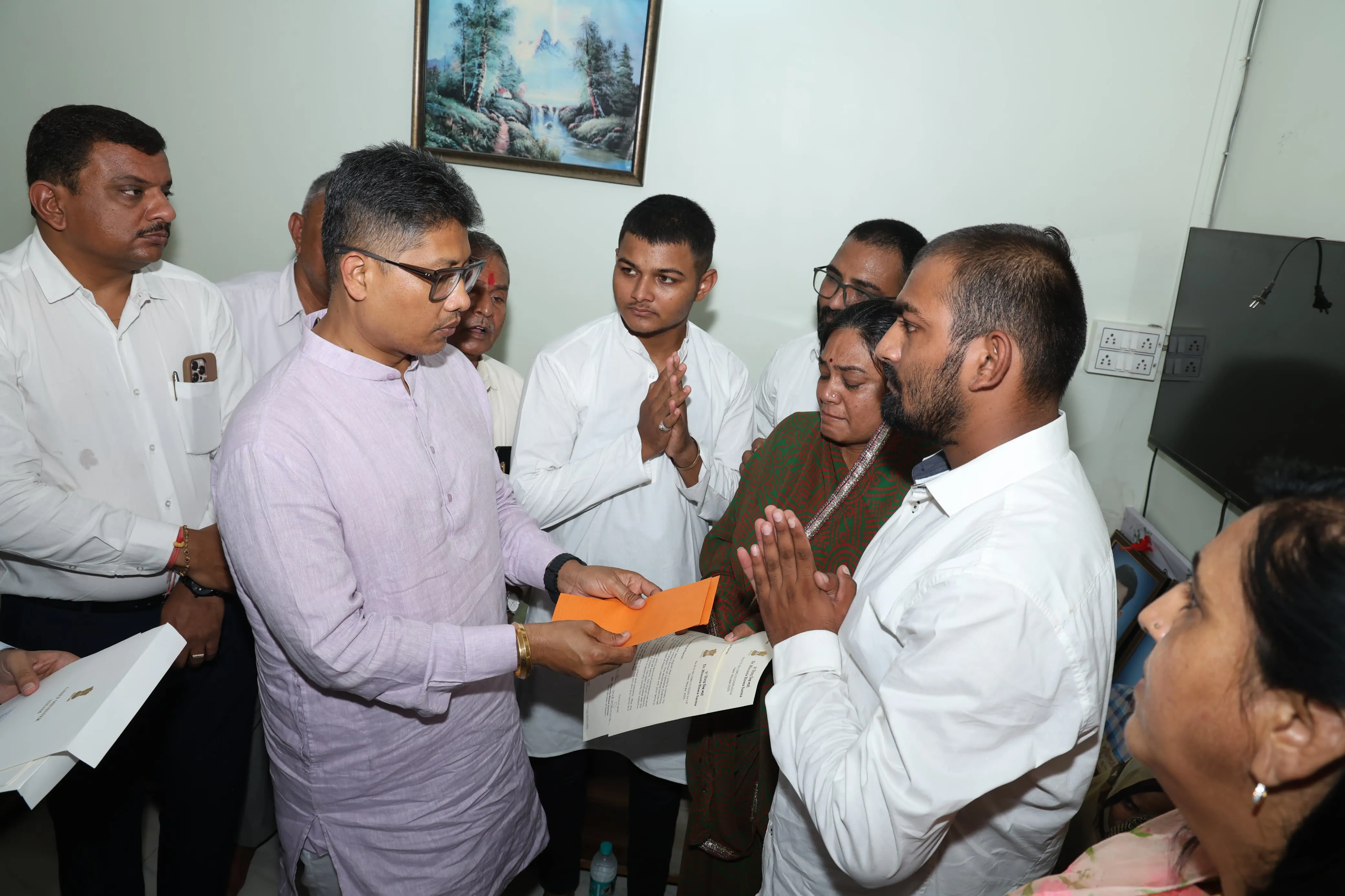 Assam Minister Pijush Hazarika Visits Pahalgam Terror Victim's Family in Bhavnagar
