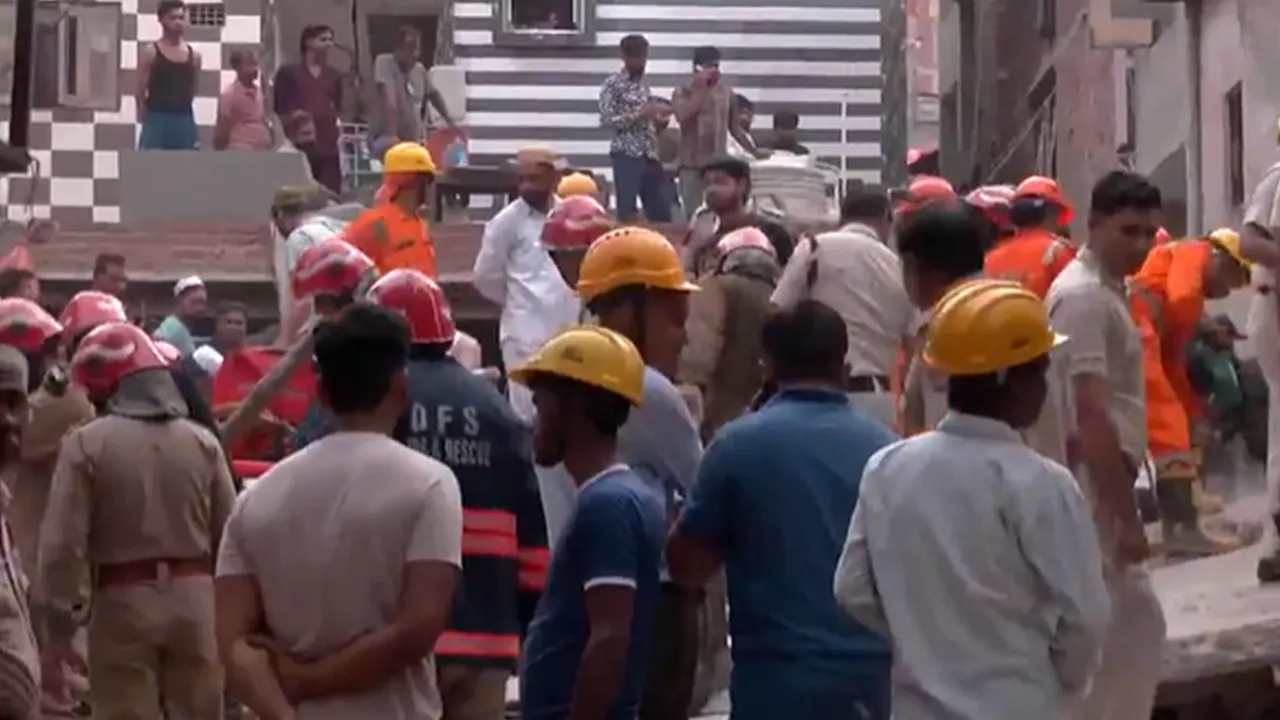 delhi-Building collapses 