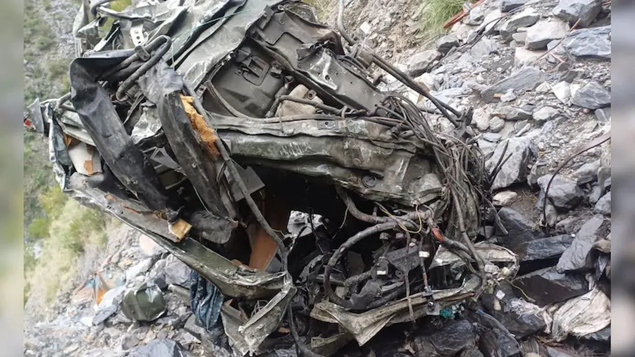 Jammu Kashmir Army Vehicle Falls Into Gorge 3 Soldiers Killed