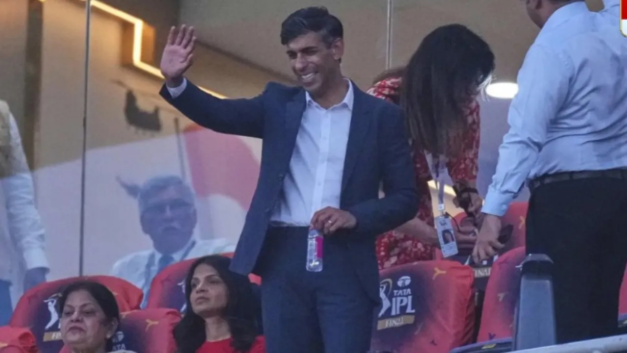 Britain Ex PM Rsihi sunak Appears in ipl final Match