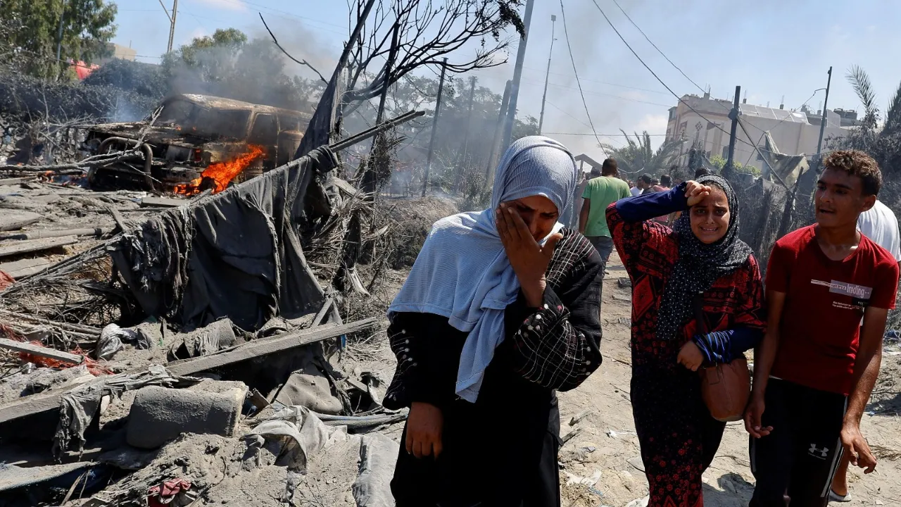 Israel kills nearly 100 people in Gaza, halts humanitarian aid