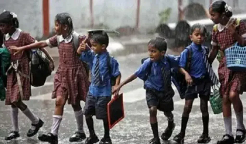 School Holidays: అలర్ట్.. ఆ జిల్లాల్లో పాఠశాలలకు ఈరోజు సెలవు..!!