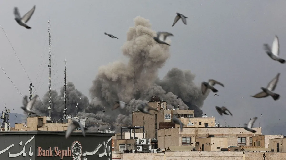 तेहरान पर यूएस-इजरायल अटैक के बाद जंग की चपेट में मिडिल ईस्ट (Photo: Reuters)