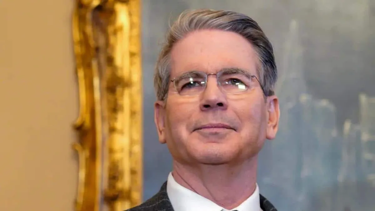 Trump 500 percent tariff threat us treasury secretary claims india stopped buying russian oil भारत पर नहीं लगेगा 500 फीसदी टैरिफ? अमेरिका के ट्रेजरी सेक्रेटरी का बड़ा खुलासा, बताया निशाने पर कौन