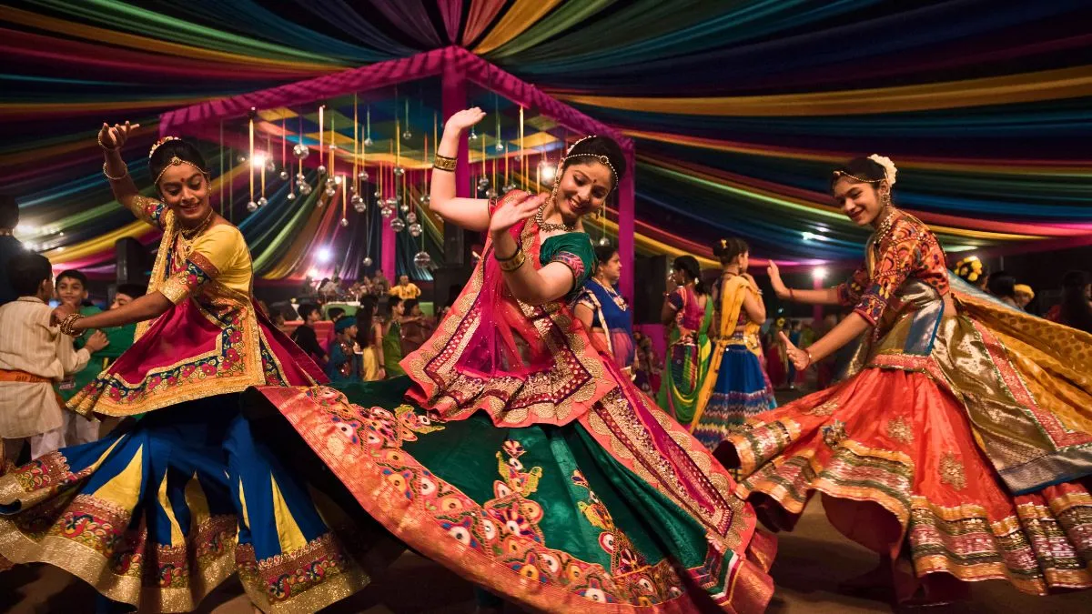 Amdavadis, Bookmark These 8 Exciting Dandiya & Garba Events In Ahmedabad To  Dance The Night Away | Curly Tales