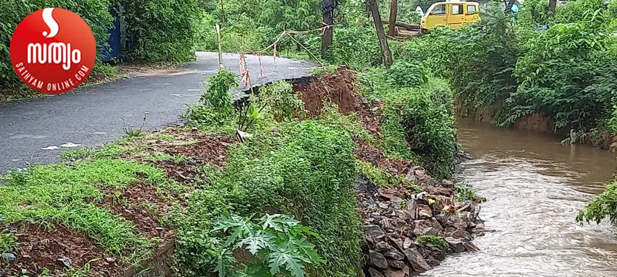 road collapsed malambuzha-2