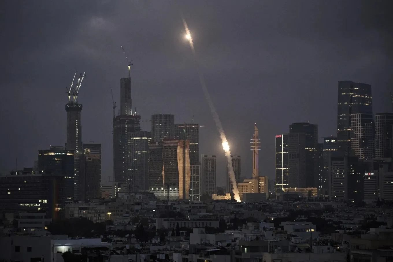 Iran launches missile 