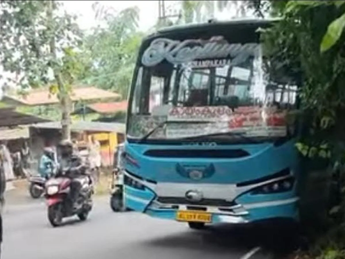 bus accident puthuppally