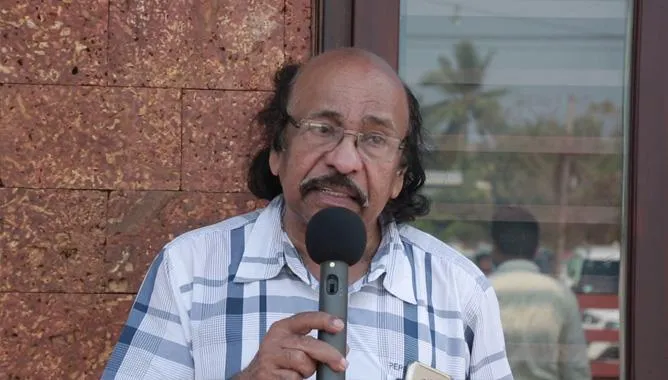 ഗുരുവിനെക്കുറിച്ച് എഴുതിയ കൈ കൊണ്ട് നടേശസ്തുതി എങ്ങനെ എഴുതും? ആത്മോപദേശശതകം  ചൊല്ലിയ നാവുകൊണ്ട് എങ്ങനെ ചൊല്ലും? പരിഹാസവുമായി കെ ...