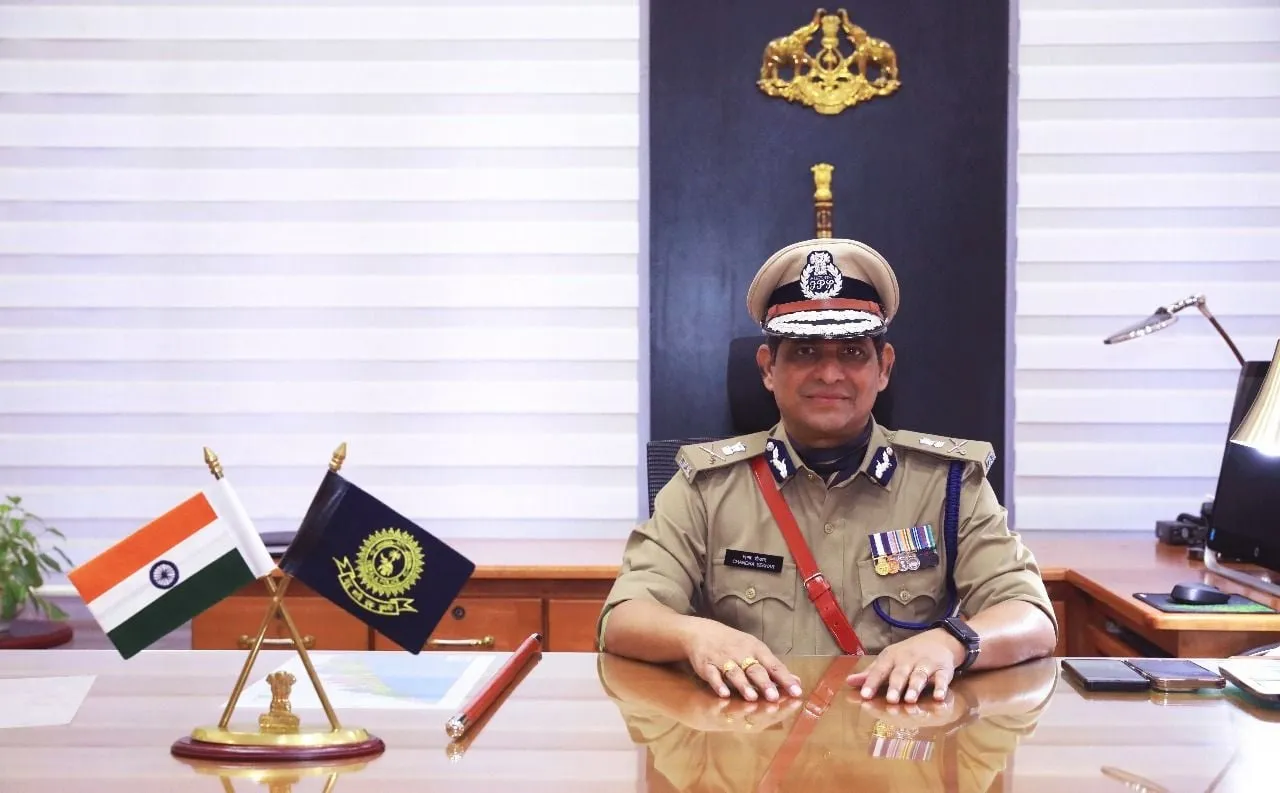 പൊലീസ്‌ മേധാവി: രവാഡ ചന്ദ്രശേഖർ ചുമതലയേറ്റു - Deshabhimani
