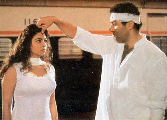 Juhi Chawla Refused To Re-Shoot Kissing Scene With Sunny Deol, 'As Per  Contract I'll Do Only One..'