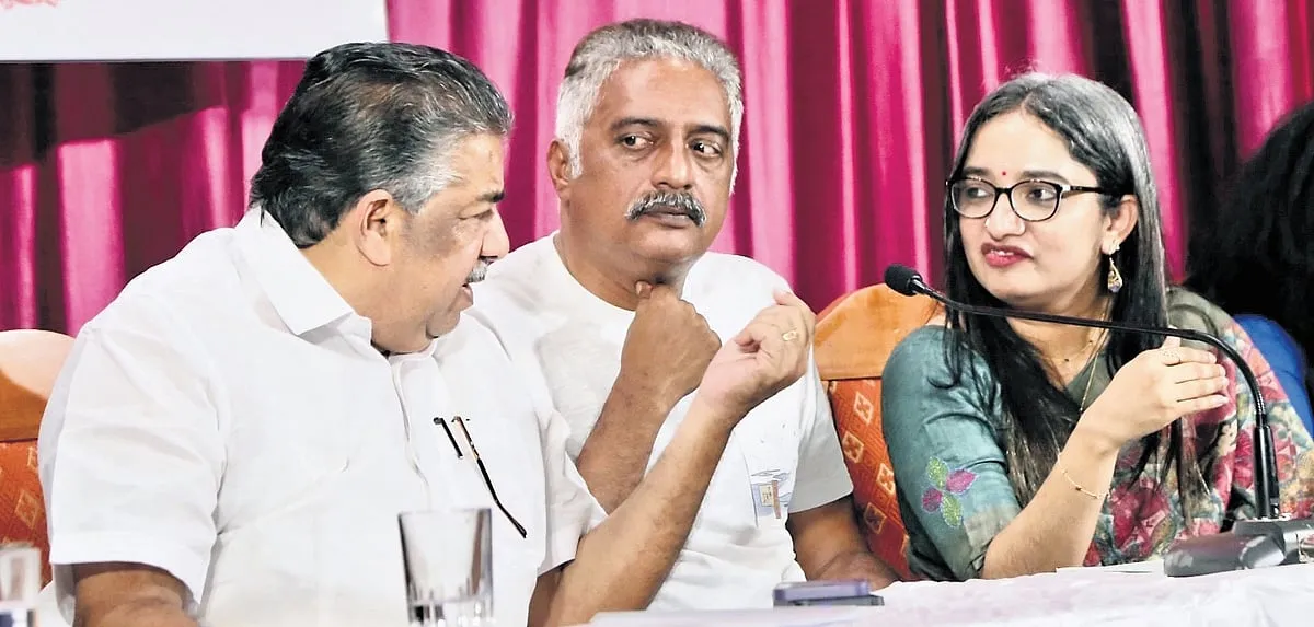 National awards did not deserve Mammookka, says Prakash Raj