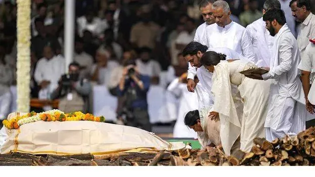 അജിത് ദാദ അമർ രഹേ' ദാദയ്‌ക്ക് കണ്ണീരോടെ വിട നൽകി ബാരാമതി - NEWS 360 -  NATIONAL | Kerala Kaumudi Online