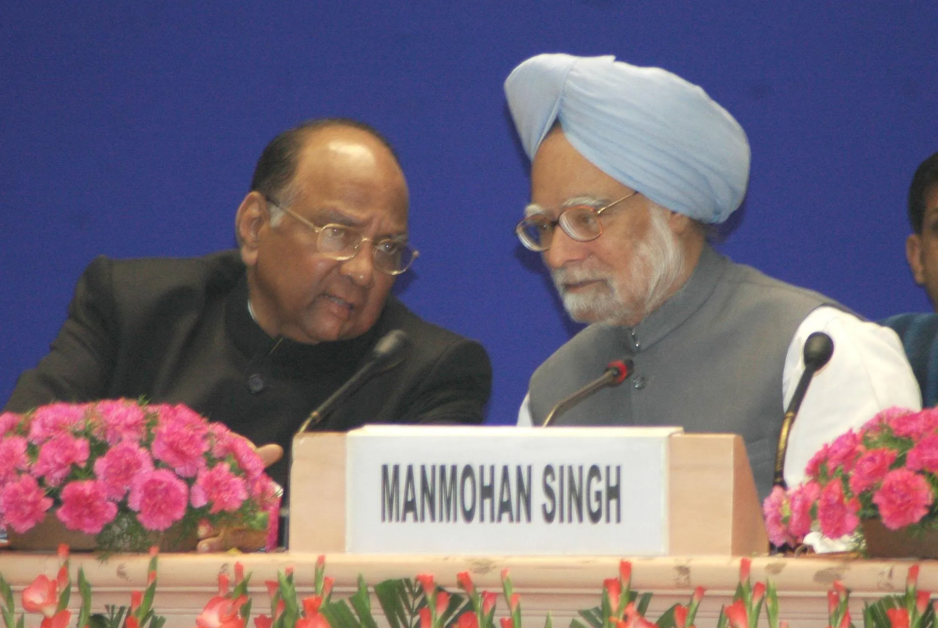 File:Manmohan Singh in conversation with the Union Minister for  Agriculture, Consumers Affairs, Food & Public Distribution, Shri Sharad  Pawar at the International Rice Congress-2006, in New Delhi on October 09,  2006.jpg -