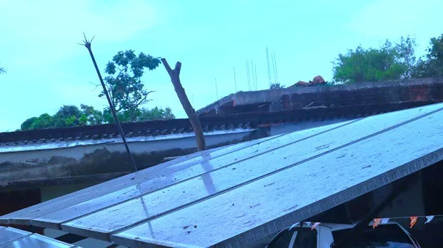 A defunct solar pump setup in Nalanda district. It was never repaired and revived after it was hit by a cyclone. Photo by-Manish Kumar/Saur Energy