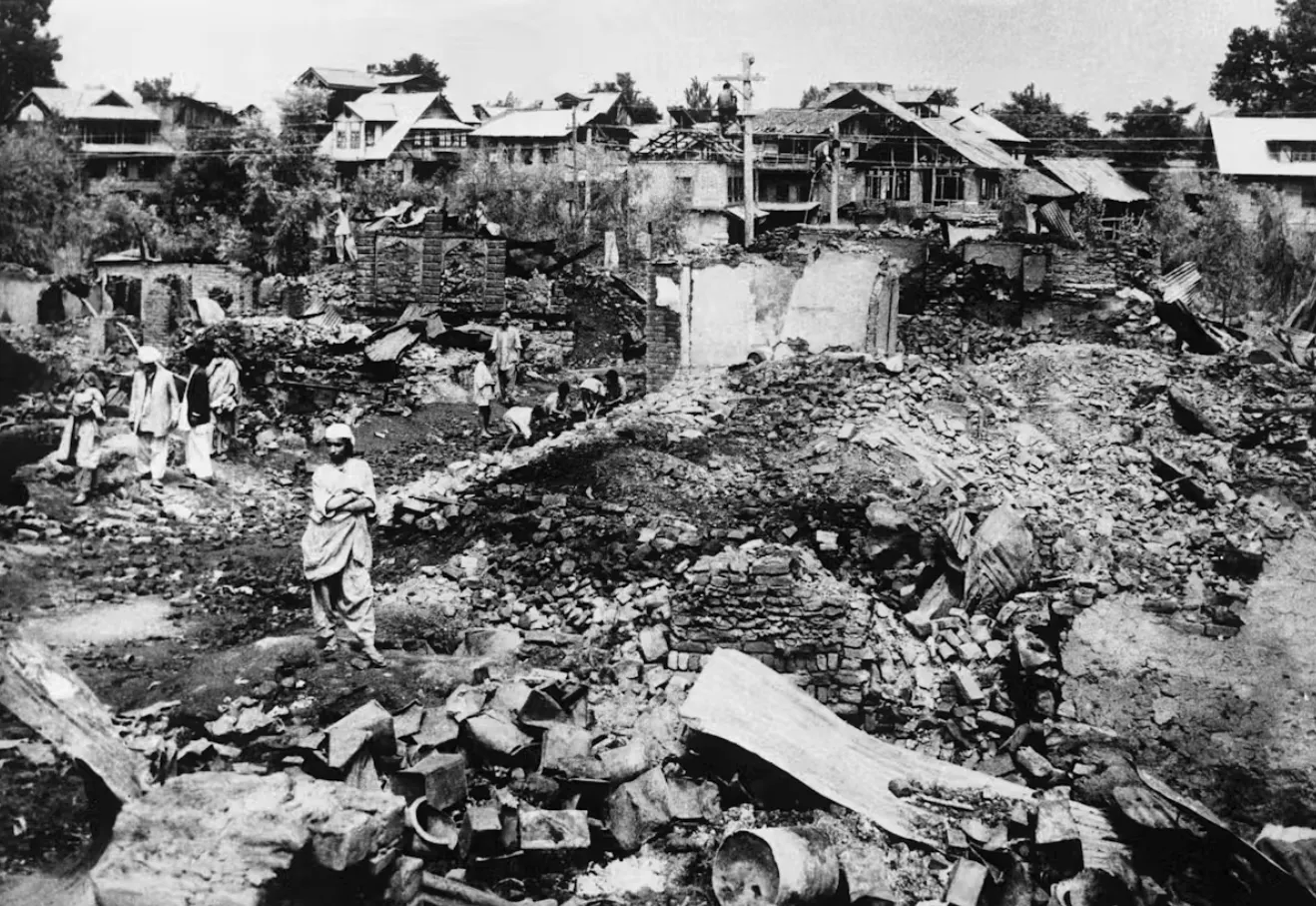  ruined village in Jammu and Kashmir, India, during the war between India and Pakistan in 1965. Hulton-Deutsch Collection/Corbis via Getty Images
