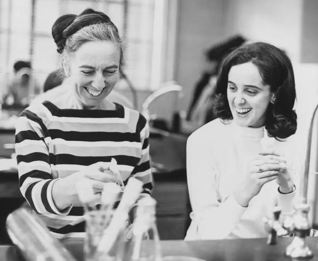 Ruth Hubbard and student Kathy Kleeman in the lab, circa early 1970s. Photography by Starr Ockenga, courtesy Schlesinger Library, Harvard University.