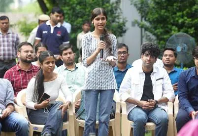 A person speaking to a group of peopleAI-generated content may be incorrect.