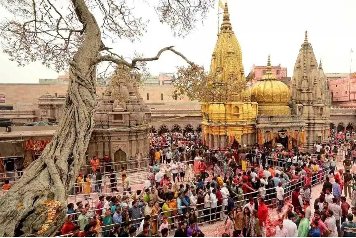 महाशिवरात्रि से पहले काशी में श्रद्धालुओं का तांता, दर्शन के लिए पहुंच रहे  श्रद्धालु