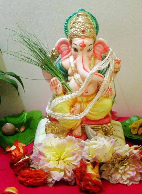 घर में भूलकर भी ना रखें गणपति की ऐसी मूर्ति, होता है अशुभ - Religion AajTak