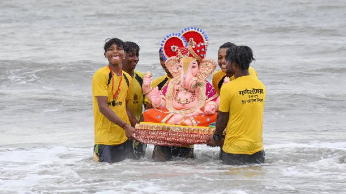 Ganesh Visarjan 2022: सुबह मिस हो गया है गणेश विसर्जन का समय? जानें दोपहर  और शाम का शुभ मुहूर्त - Ganesh Visarjan 2022 date shubh muhurat ganpati  visarjan vidhi upay tlifd - AajTak