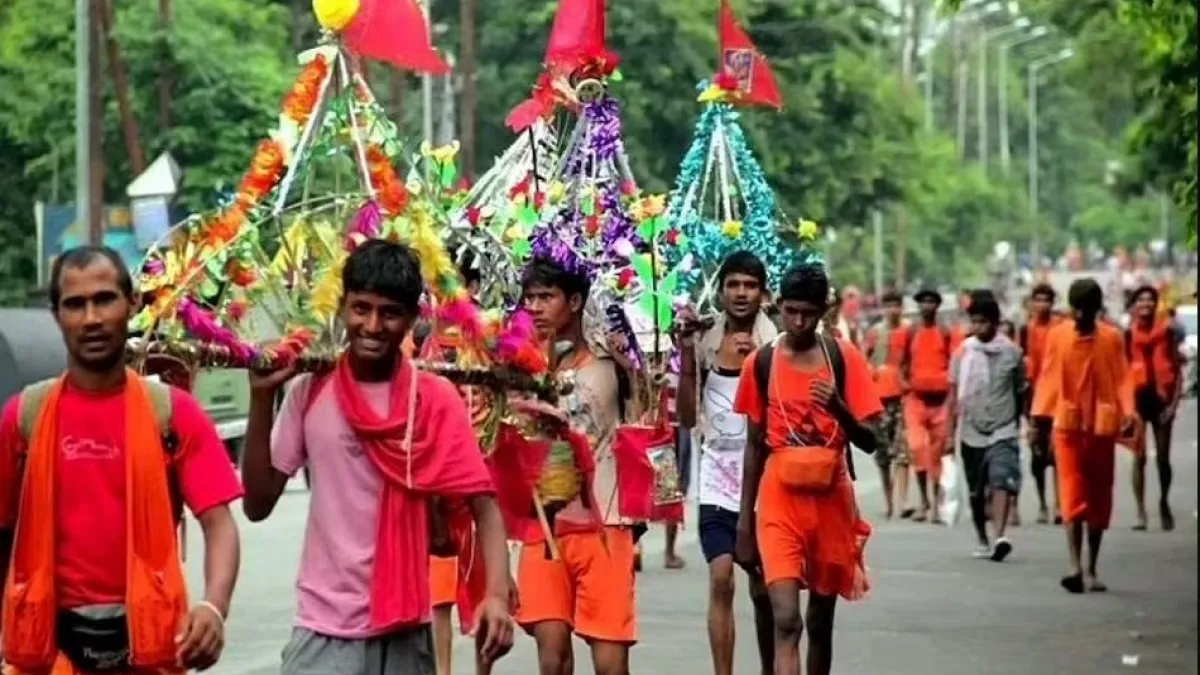 कांवड़ यात्रा के लिए UP सरकार ने जारी की गाइडलाइंस, जानिए किन चीजों पर लगी  पाबंदी - UP government issued guidelines for Kanwar Yatra ban on carrying  trishul spear and many things