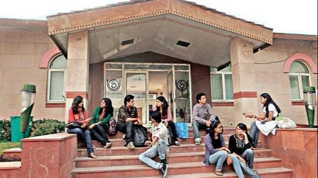 NEP: इग्नू ने शुरू किए चार वर्षीय 19 कोर्स, मल्टीपल एंट्री-एग्जिट समेत  मिलेंगी ये सुविधाएं - UGC Chairperson Launches IGNOUs Four Year UG  Programme including multiple entry exit - AajTak