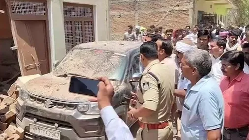 फ्लाइट से गिरा पार्टिकल.