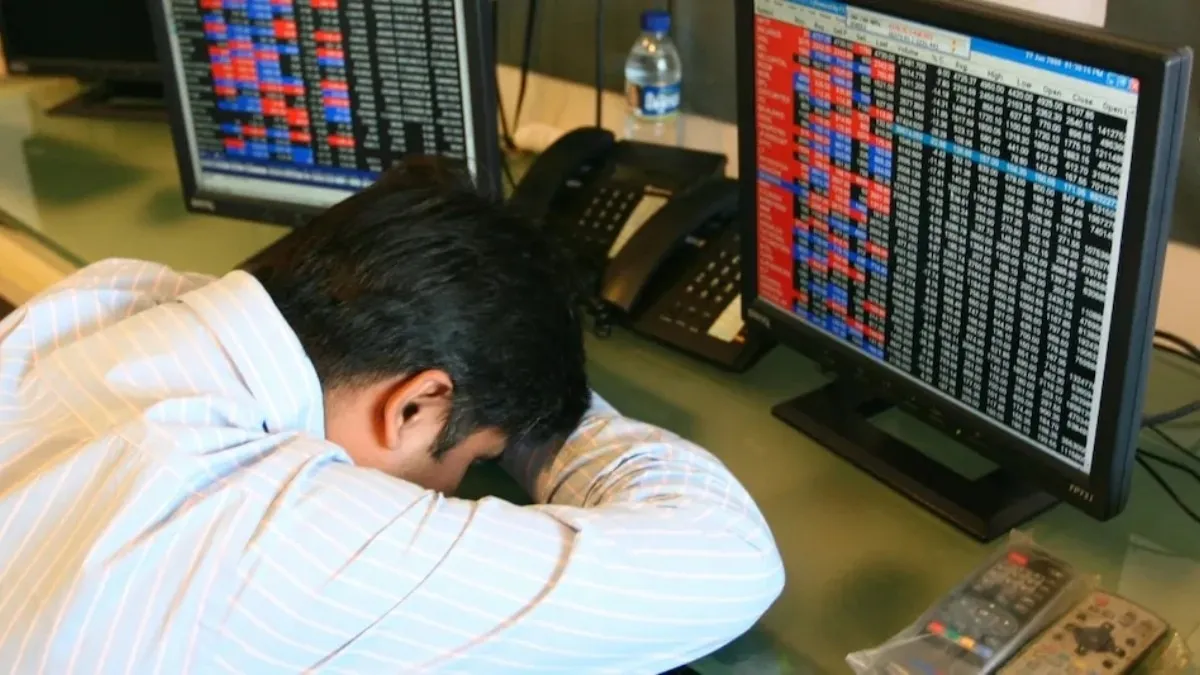 Trump Tariff Impact: शेयर बाजार में अचानक तेज हुई गिरावट... सेंसेक्स 80000  के नीचे, क्या दिखने लगा 50% ट्रंप टैरिफ का असर? - Trump 50 Percent Tariff  impact on Indian Stock Market