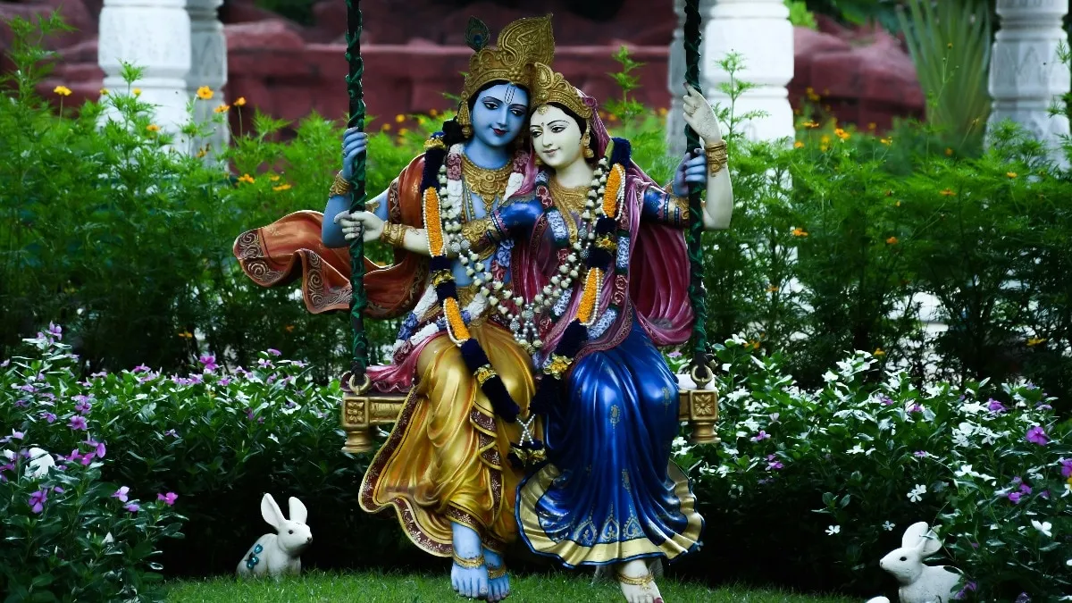 Radha Ashtami 2025: कौन हैं राधा रानी, जिनके लिए मनाया जाता है राधा अष्टमी  का पर्व - radha ashtami 2025 radha rani pujan importance significance tvisg  - AajTak