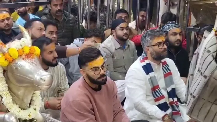 इंदौर वनडे से पहले महाकाल दरबार लगाई में व‍िराट कोहली ने हाजिरी,सादगी से  किया पूजन... भस्म आरती में ल‍िया ह‍िस्सा VIDEO - virat kohli mahakal  darshan Ujjain kuldeep ...