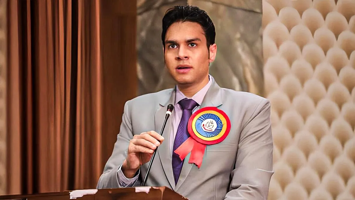 पहले IPS, फिर IAS और अब तीन शादियां… यूपी से एमपी तक चर्चित इस अफसर की  कहानी - First IPS then IAS and now three marriages story of avi prasad  officer is