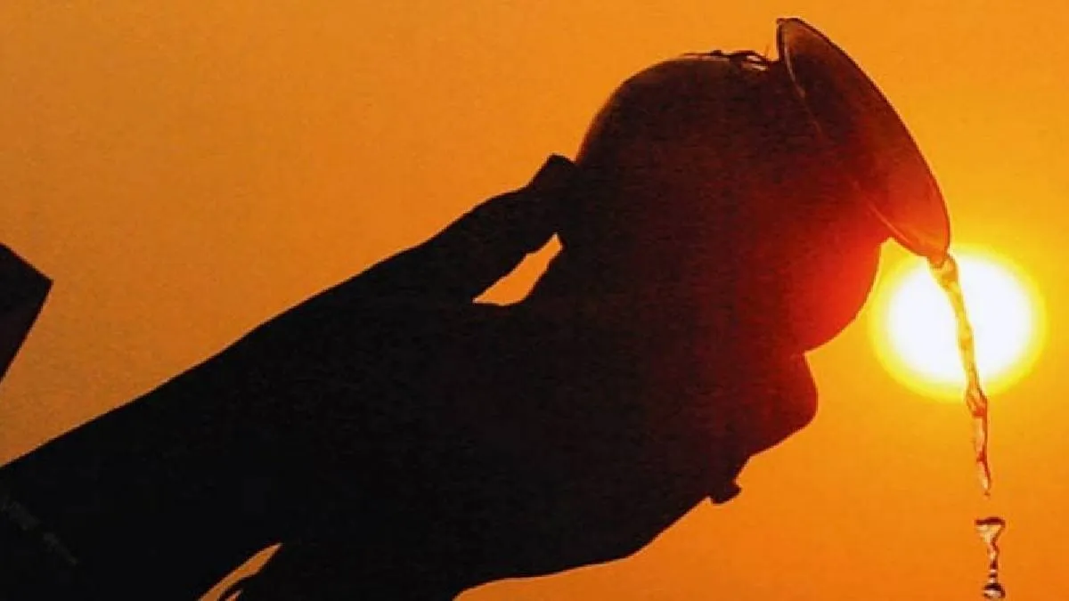 सुबह सूरज को कब दें जल, किस मंत्र का करें जाप? ज्योतिष ने बताए 3 उपाय,  जिससे सूरज देवता होंगे प्रसन्न; बन जाता है बिगड़ा काम | Republic Bharat