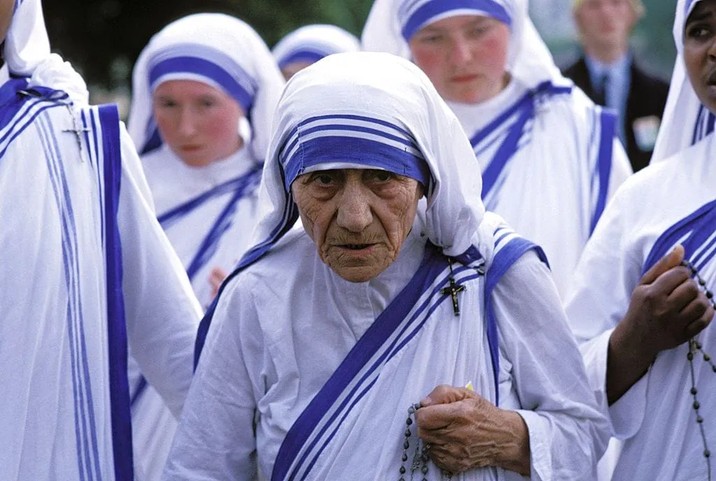 मदर टेरेसा ने की इस बड़ी चैरिटी की स्थापना, आज के दिन मिली थी इजाजत - Mother  Teresa Set Up This Missionary Of Charities, Was Granted Permission Today -  Amar Ujala Hindi