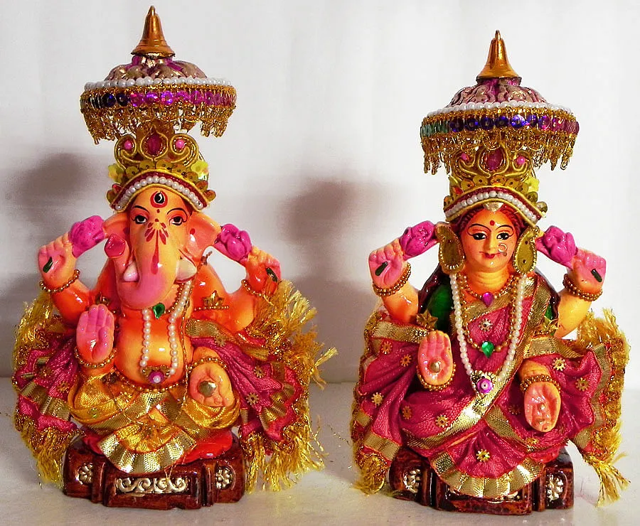 Diwali 2019 Put This Daily Use Things On Front Of Laxmi Maa And Ganesh Ji  For Prosperity - Amar Ujala Hindi News Live - Diwali 2019:चाहते हैं धनवान  होना तो लक्ष्मी गणेश