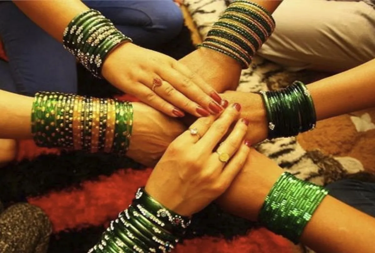 Sawan 2019: Why Women Like To Wear Green Bangles In This Month - Amar Ujala  Hindi News Live - सावन में महिलाएं क्यों पहनती हैं हरी चूड़ियां, जानें यहां…