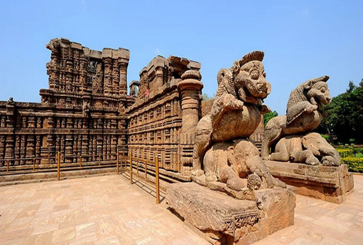Sand Being Removed From Sanctum Sanctorum Of Konark Sun Temple After 119  Years - Amar Ujala Hindi News Live - Konark Sun Temple:119 साल बाद इस मंदिर  के गर्भगृह से निकाली जा