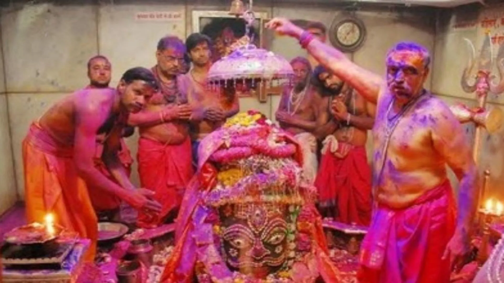 Ujjain Holi Festival:खास तरह के फूलों से तैयार होता है रंग, तब होली खेलते  हैं बाबा महाकाल - Ujjain Holi Festival 2023: Holi Rangpanchami Celebrations  At Mahakal Temple With Religious Fervour -